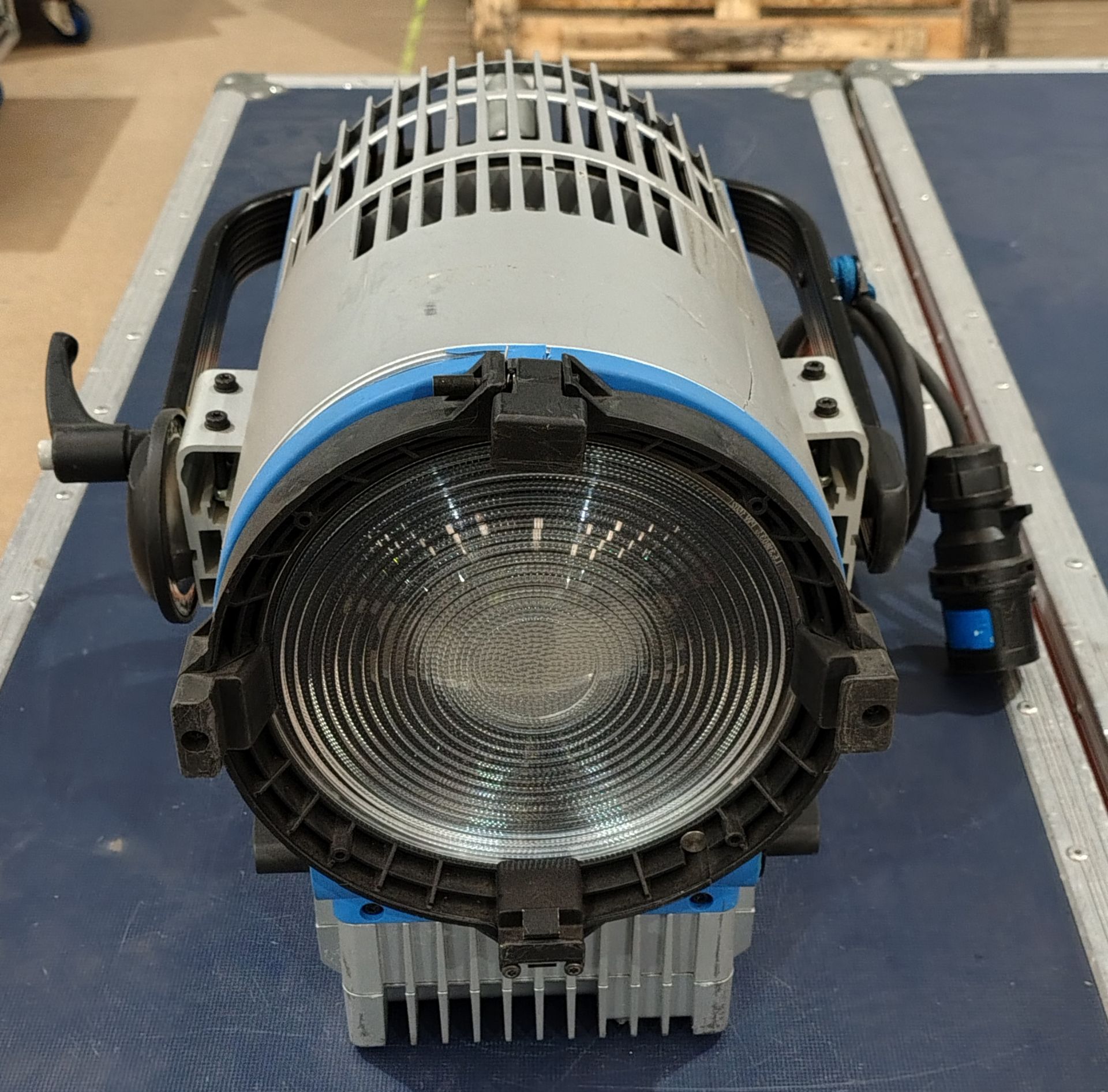 5x Arri L7-C Fresnels in flight case - L 113 x W 180 x 80cm - Image 5 of 8