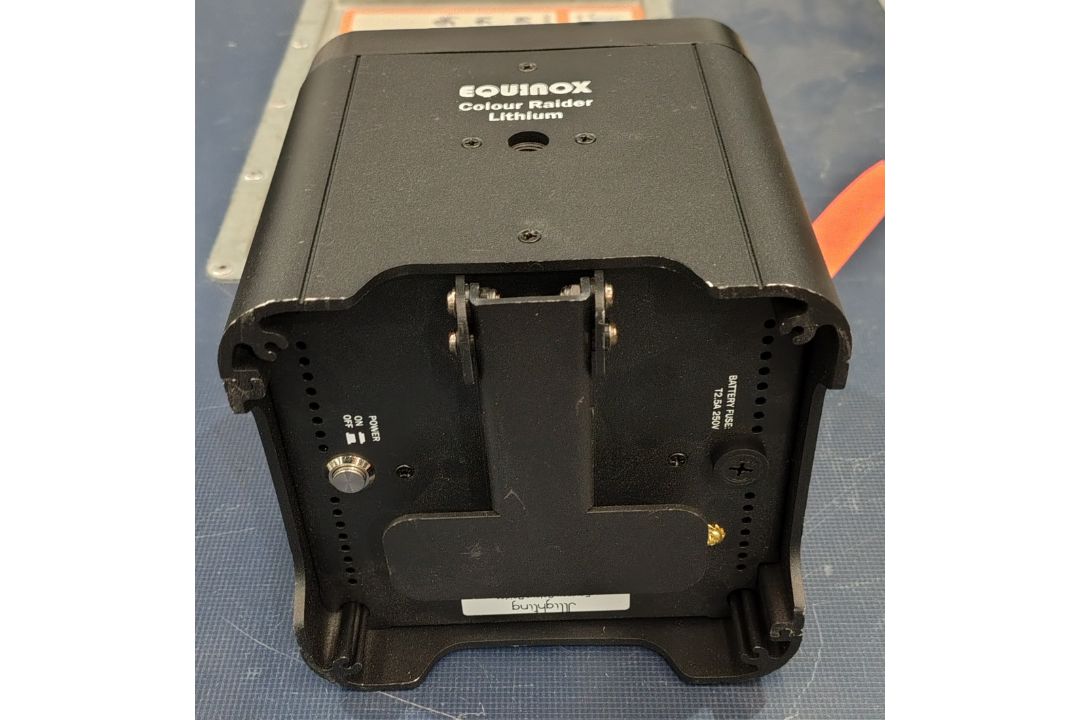 8x Equinox Colour Raider Lithium LED Uplighter in 2x carry bag - Image 5 of 6