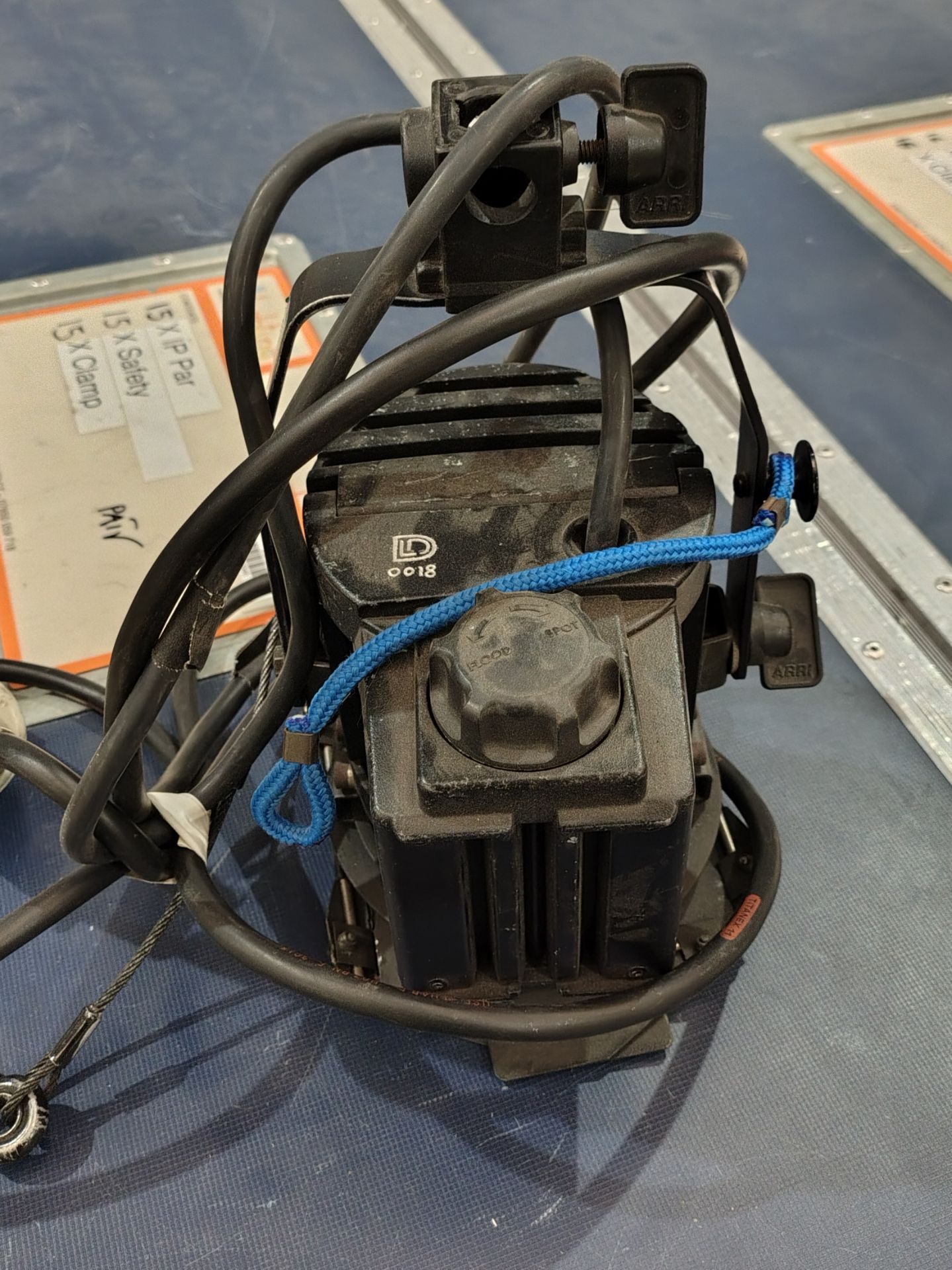 5x Arri 300 Plus Fresnels with barndoors - Image 9 of 11