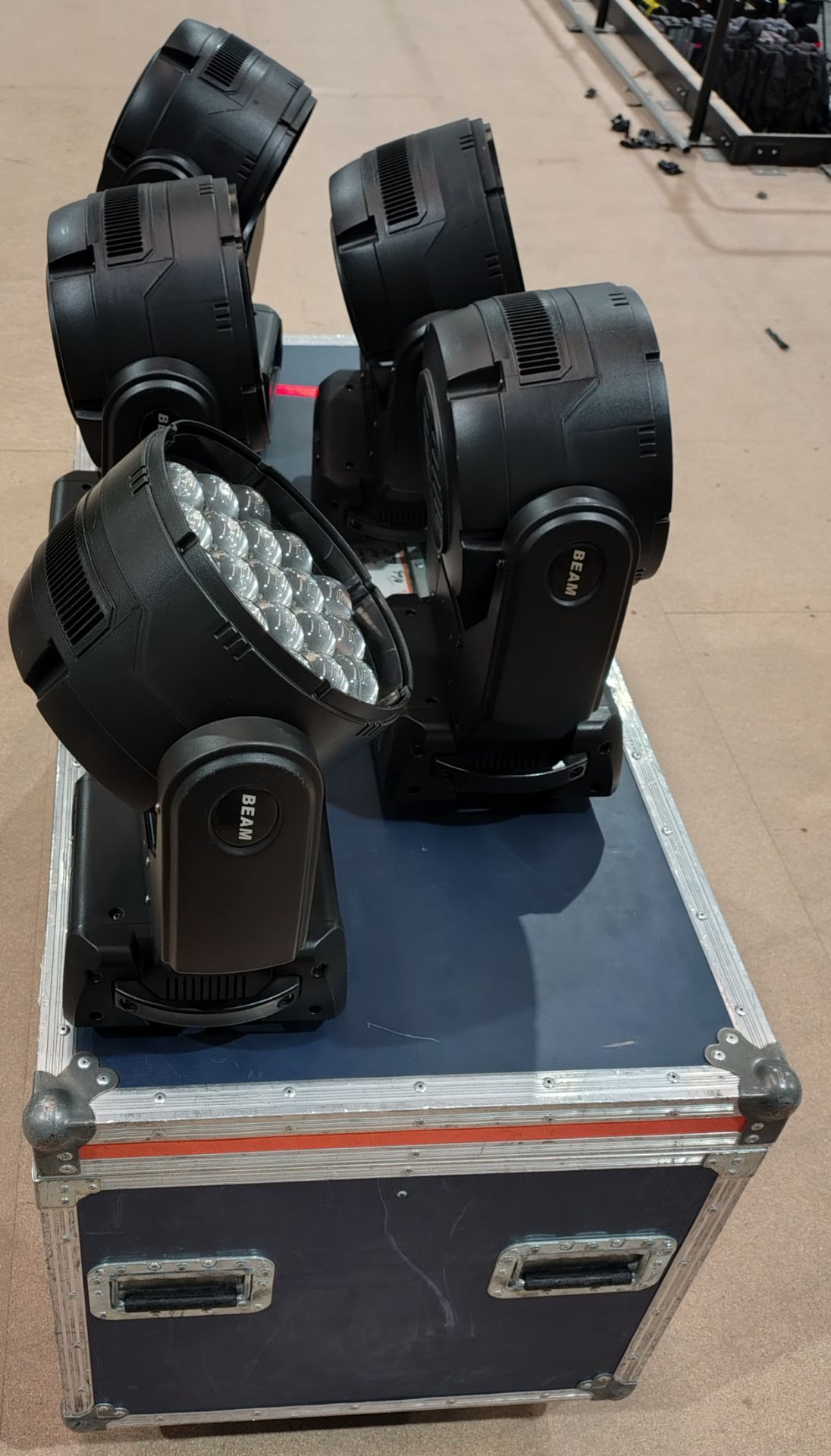 5x JLL Pixel Wash in flight case - omega clamps are included (may not be pictured) - Image 4 of 10