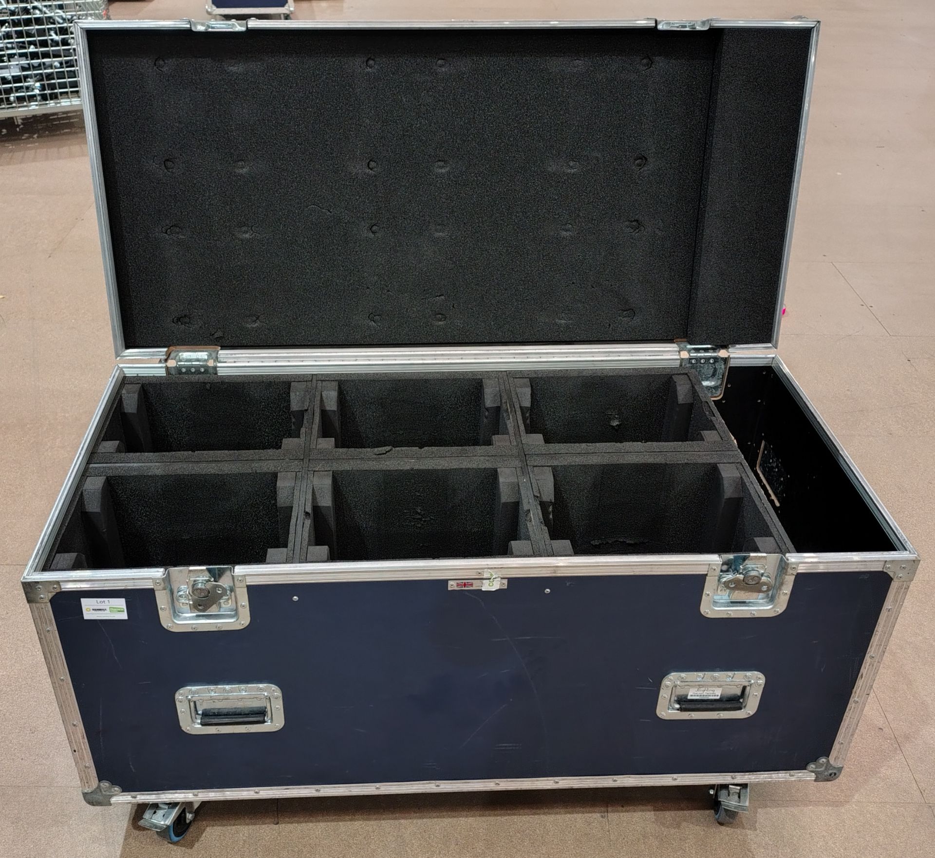 5x JLL Pixel Wash in flight case - omega clamps are included (may not be pictured) - Image 8 of 10