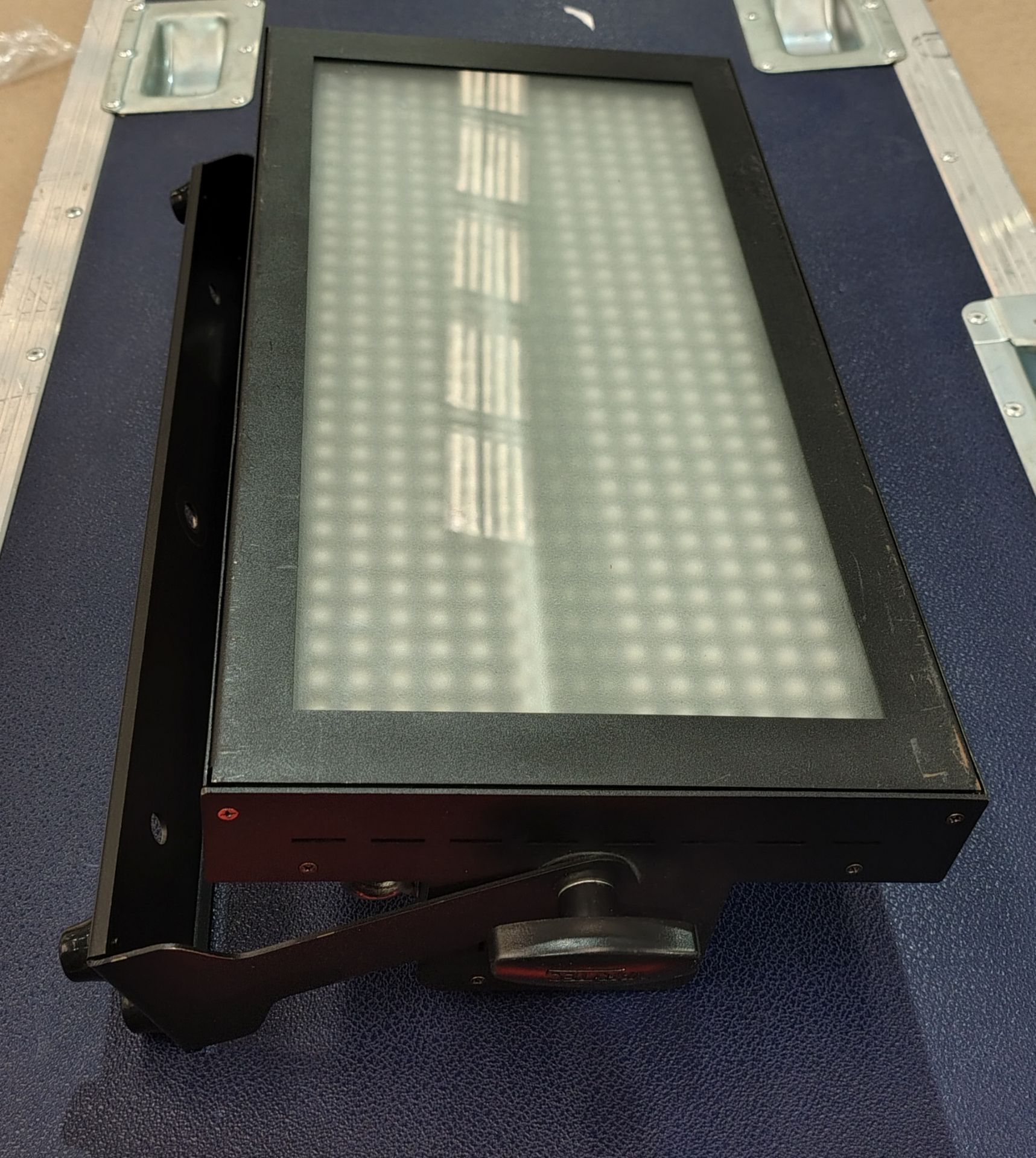 11x Varytec Colors NerveStrobe HP in flight case - L 120 x W 55 x H 77cm - Image 5 of 8