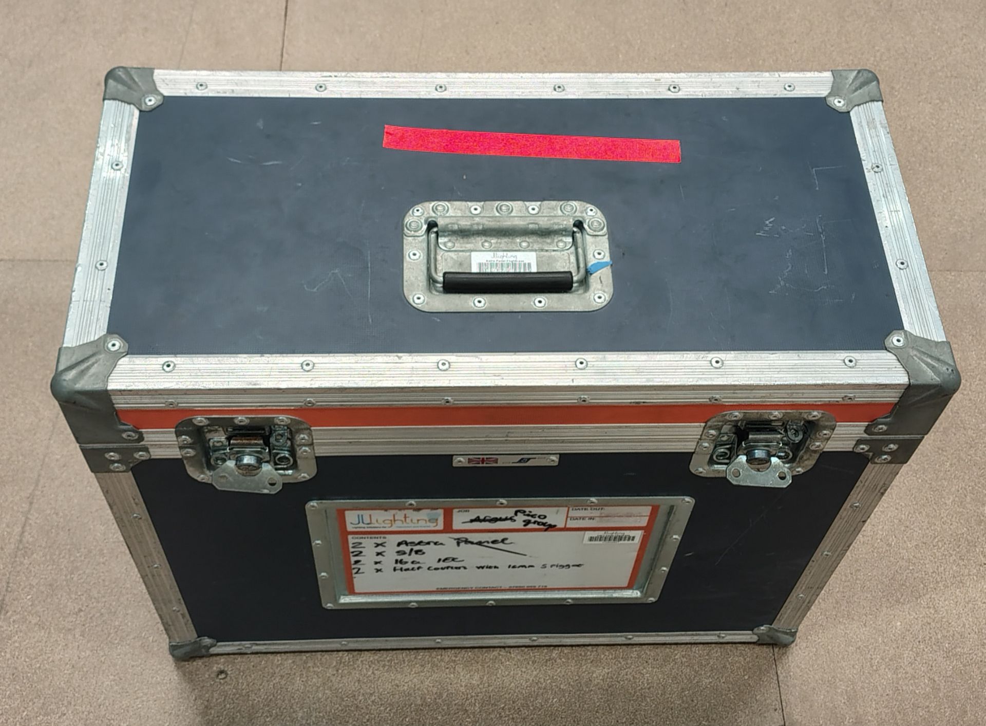 1x Astra 1X1 & 1x Astra 6X in flight case - L 65 x W 32 x H 55cm - Image 8 of 9
