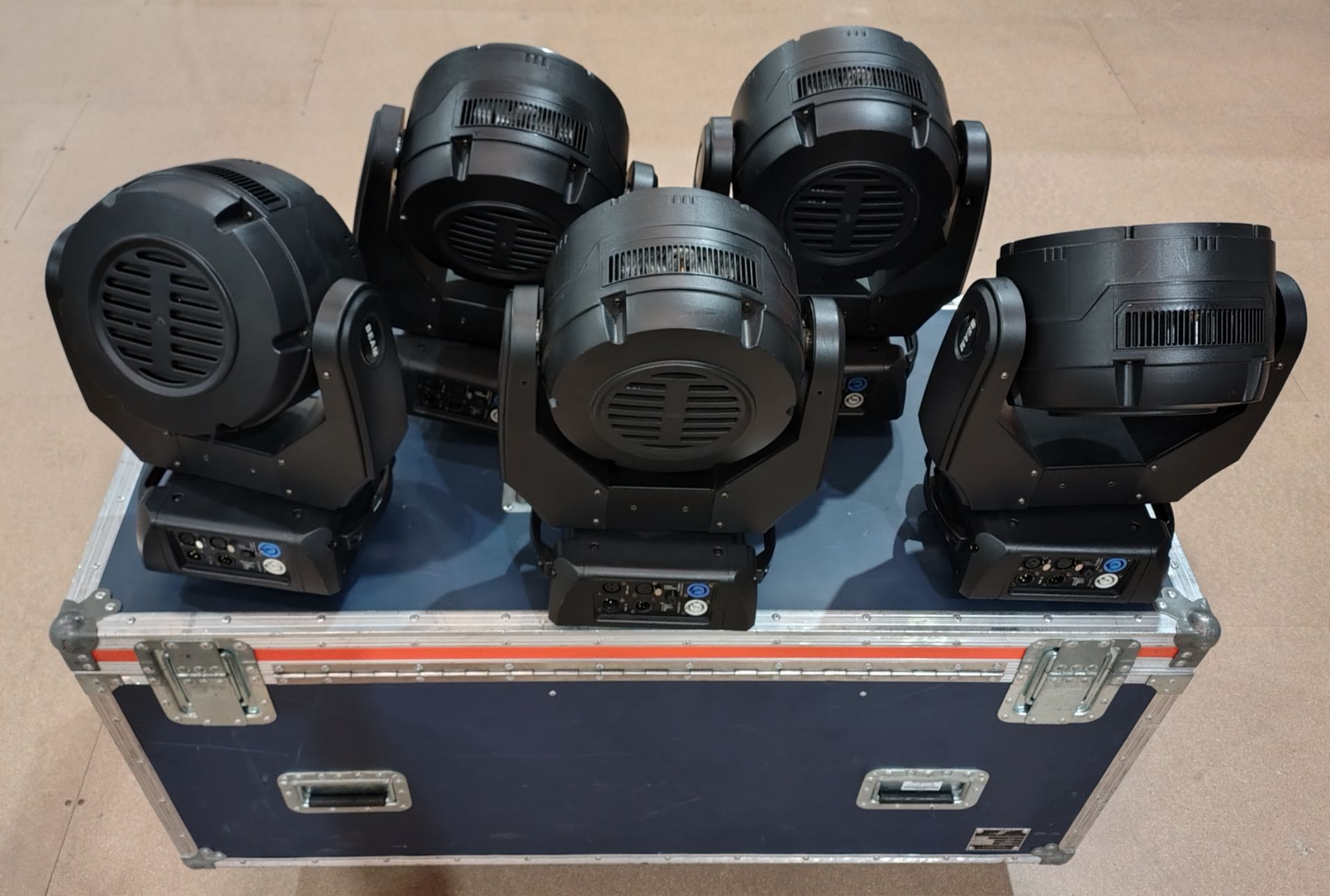 5x JLL Pixel Wash in flight case - omega clamps are included (may not be pictured) - Image 3 of 10