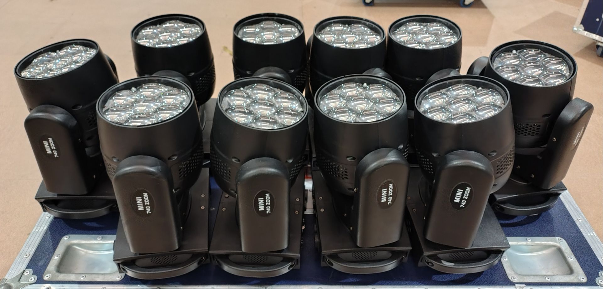10 x Mini 740 Zoom Pixel Wash, NO flight case - Image 2 of 9