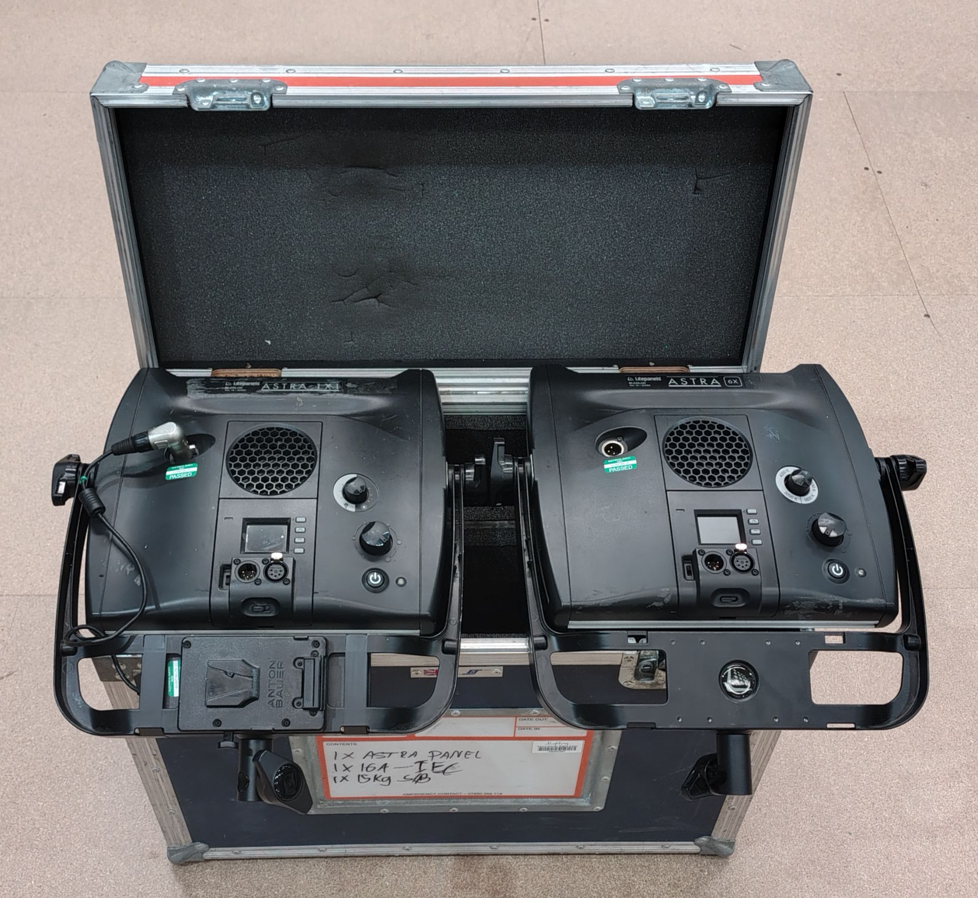 1x Astra 1X1 & 1x Astra 6X in flight case- L 65 x W 32 x H 55cm - Image 4 of 8