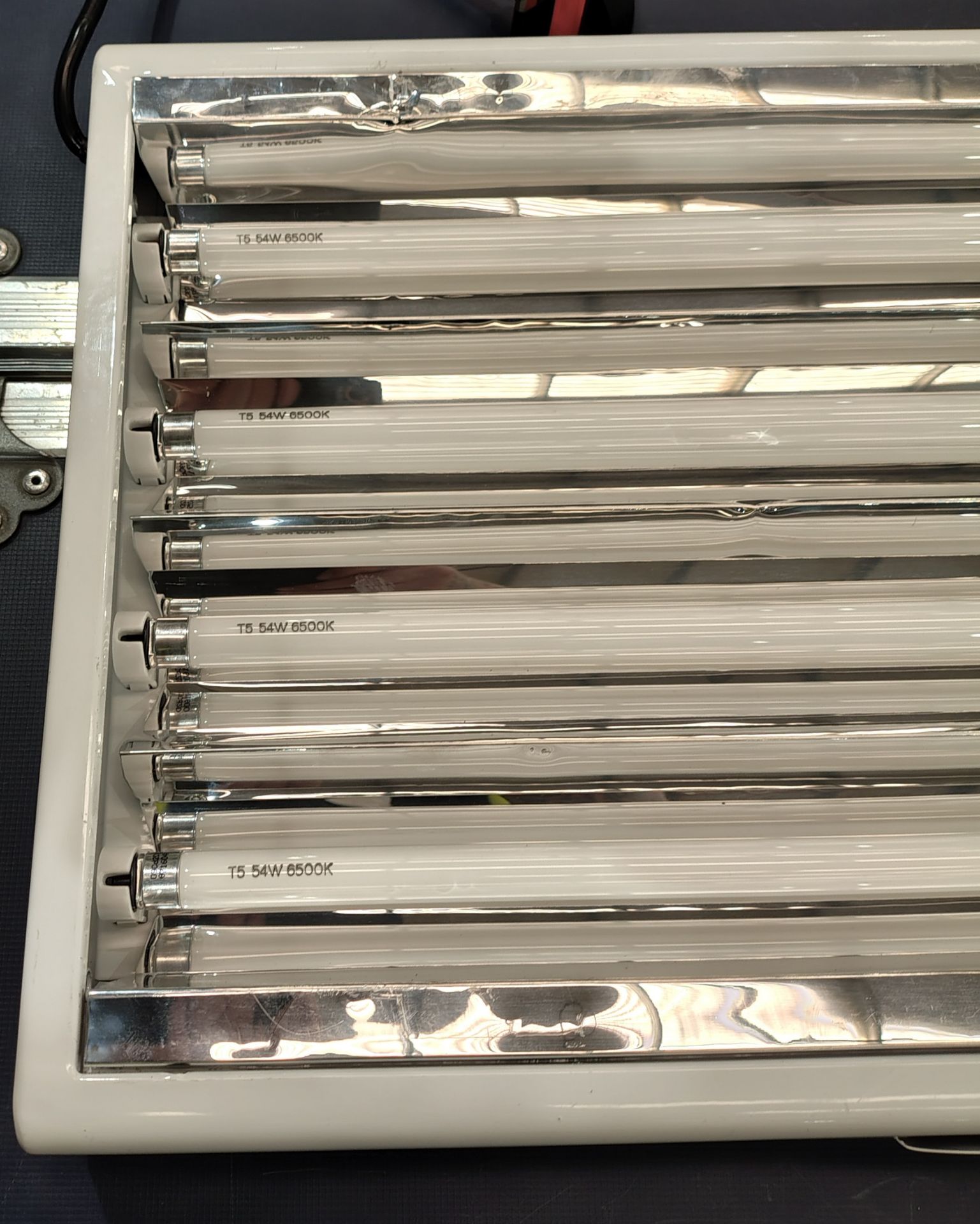 4x Flourescent 4 x 4 Light in flight case - L 125 x W 55 x H 100cm - Image 3 of 6