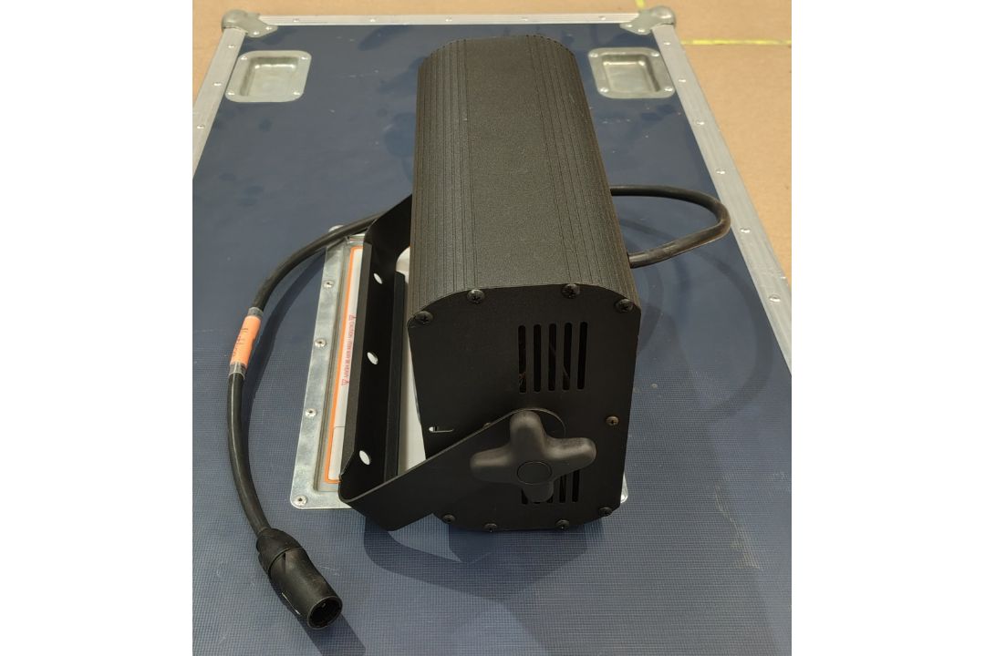 6x DTS Flash 2000L 2-Lite stage blinder in flight case - L 130 x W 60 x H 55cm - Image 2 of 8