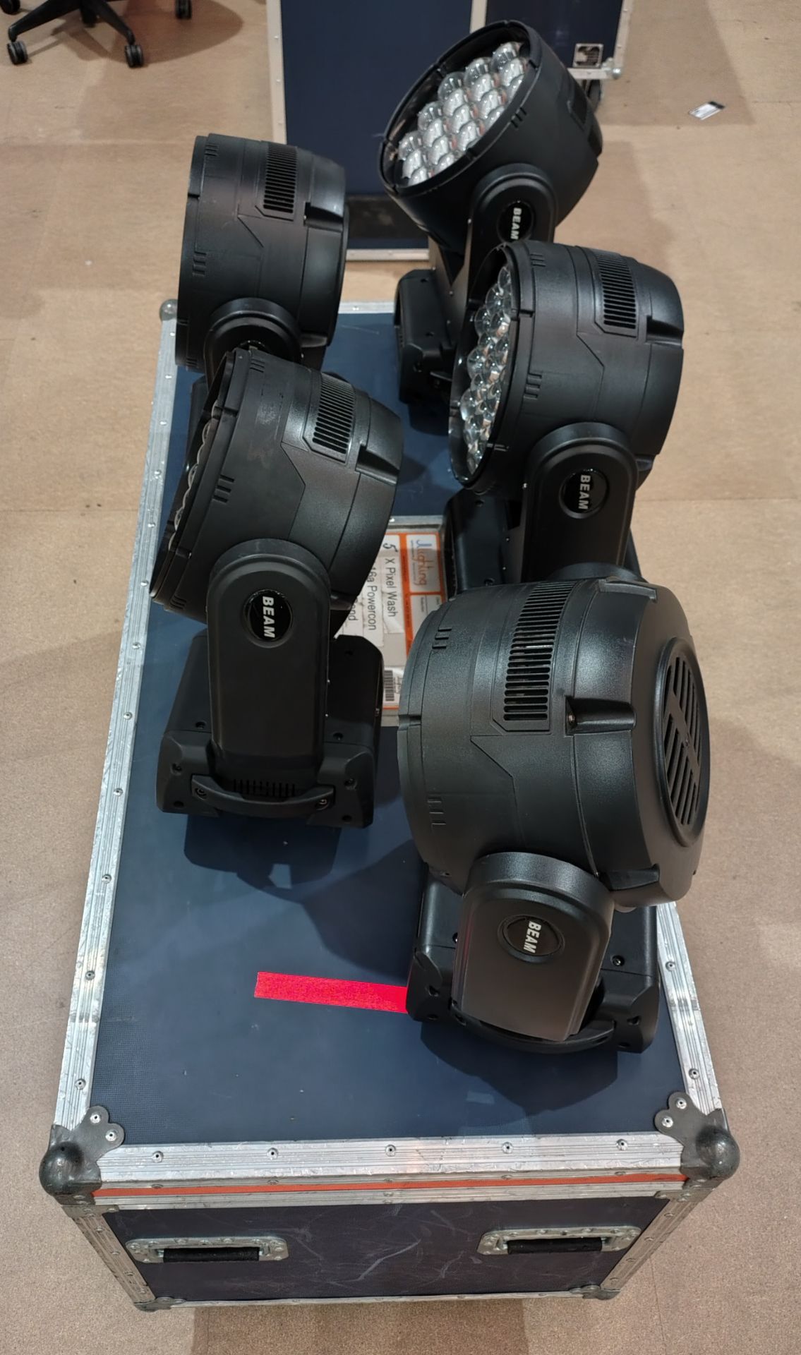 5x JLL Pixel Wash in flight case - omega clamps are included (may not be pictured) - Image 2 of 10