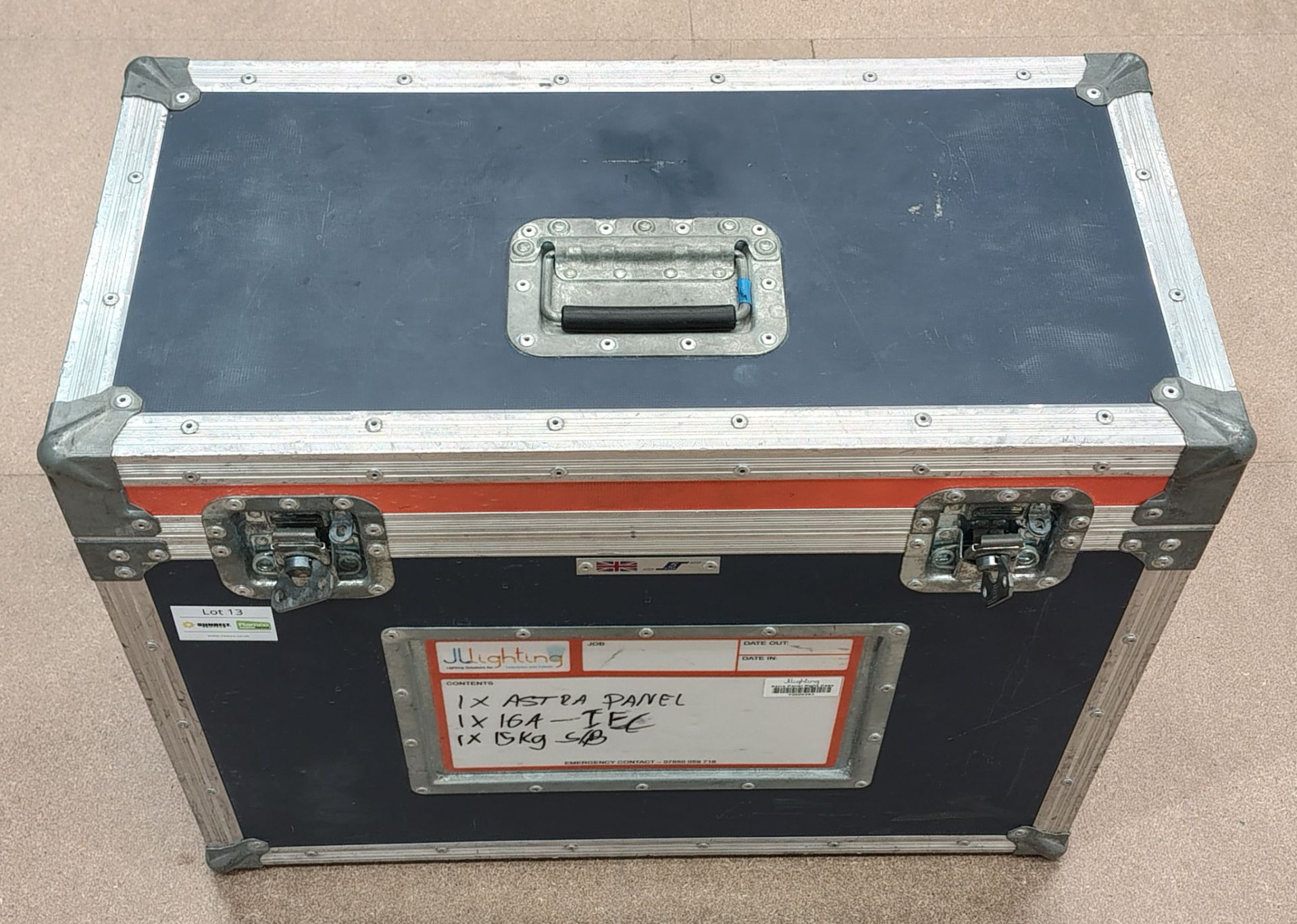 1x Astra 1X1 & 1x Astra 6X in flight case- L 65 x W 32 x H 55cm - Image 7 of 8