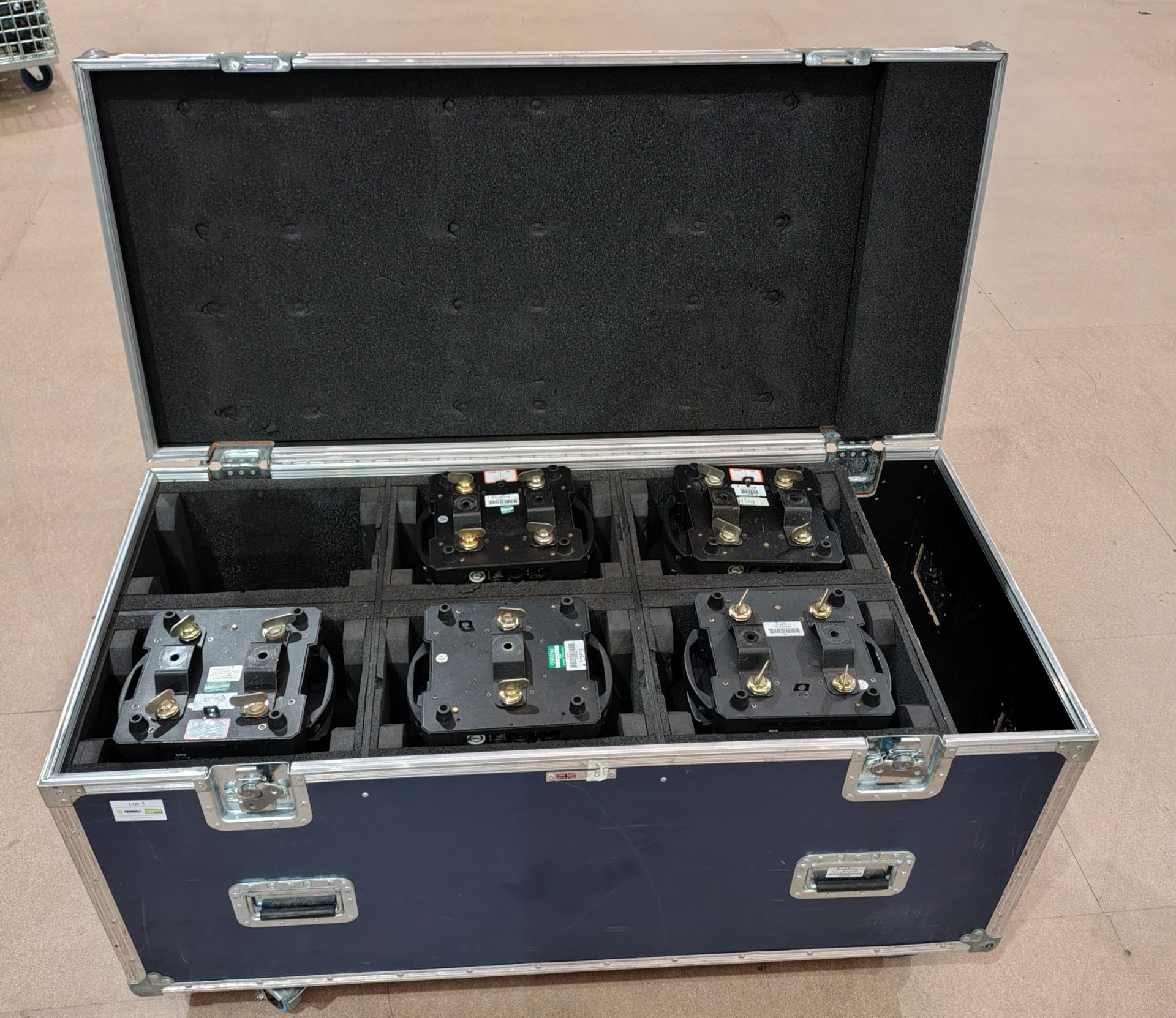 5x JLL Pixel Wash in flight case - omega clamps are included (may not be pictured) - Image 9 of 10