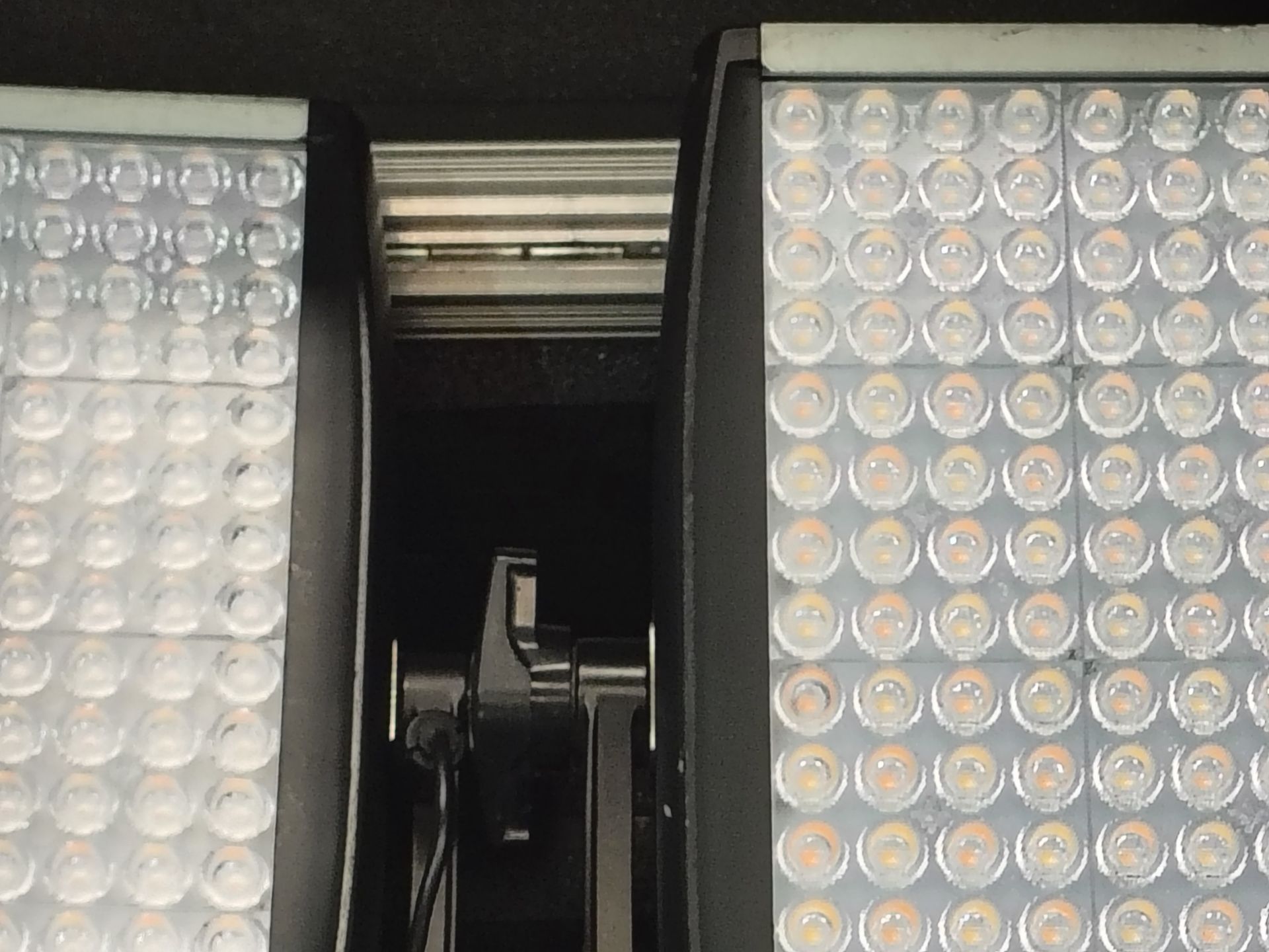 1x Astra 1X1 & 1x Astra 6X in flight case - L 65 x W 32 x H 55cm - Image 5 of 9