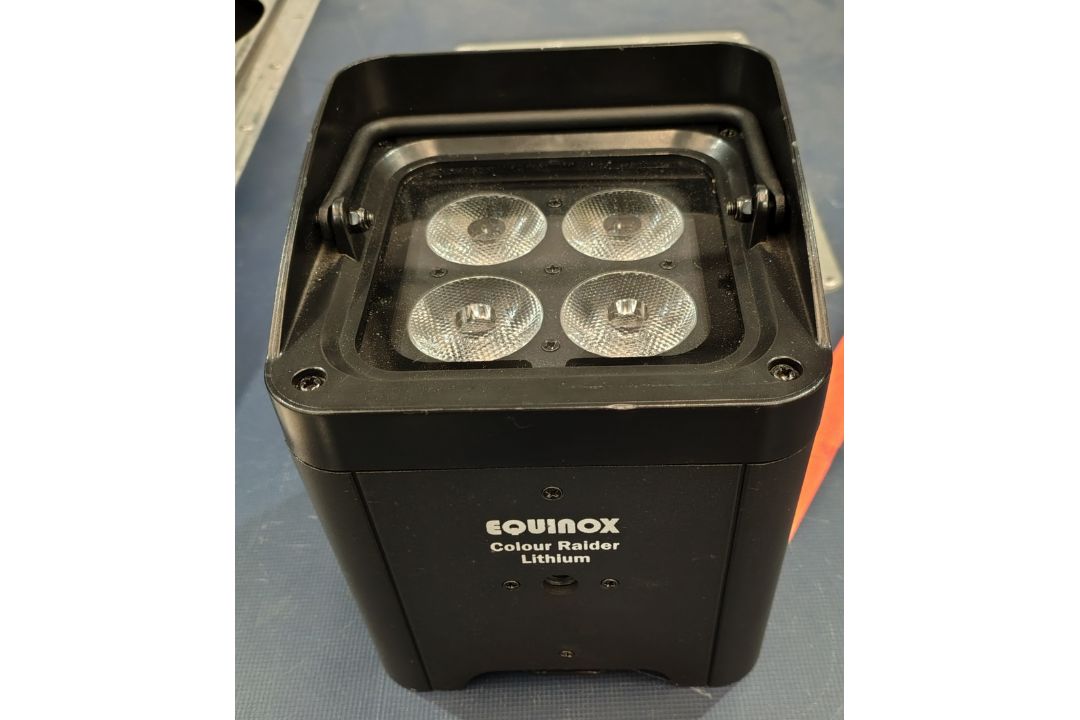 8x Equinox Colour Raider Lithium LED Uplighter in 2x carry bag - Image 1 of 6