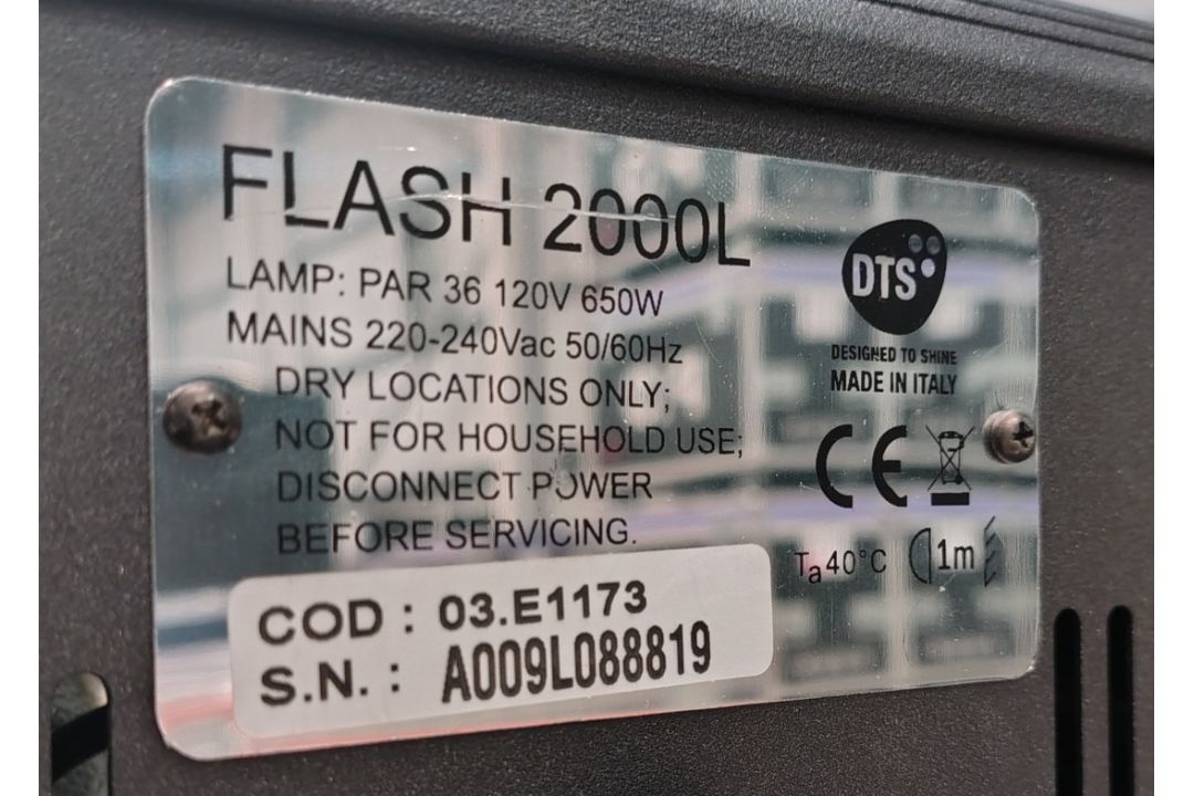 6x DTS Flash 2000L 2-Lite stage blinder in flight case - L 130 x W 60 x H 55cm - Image 4 of 8
