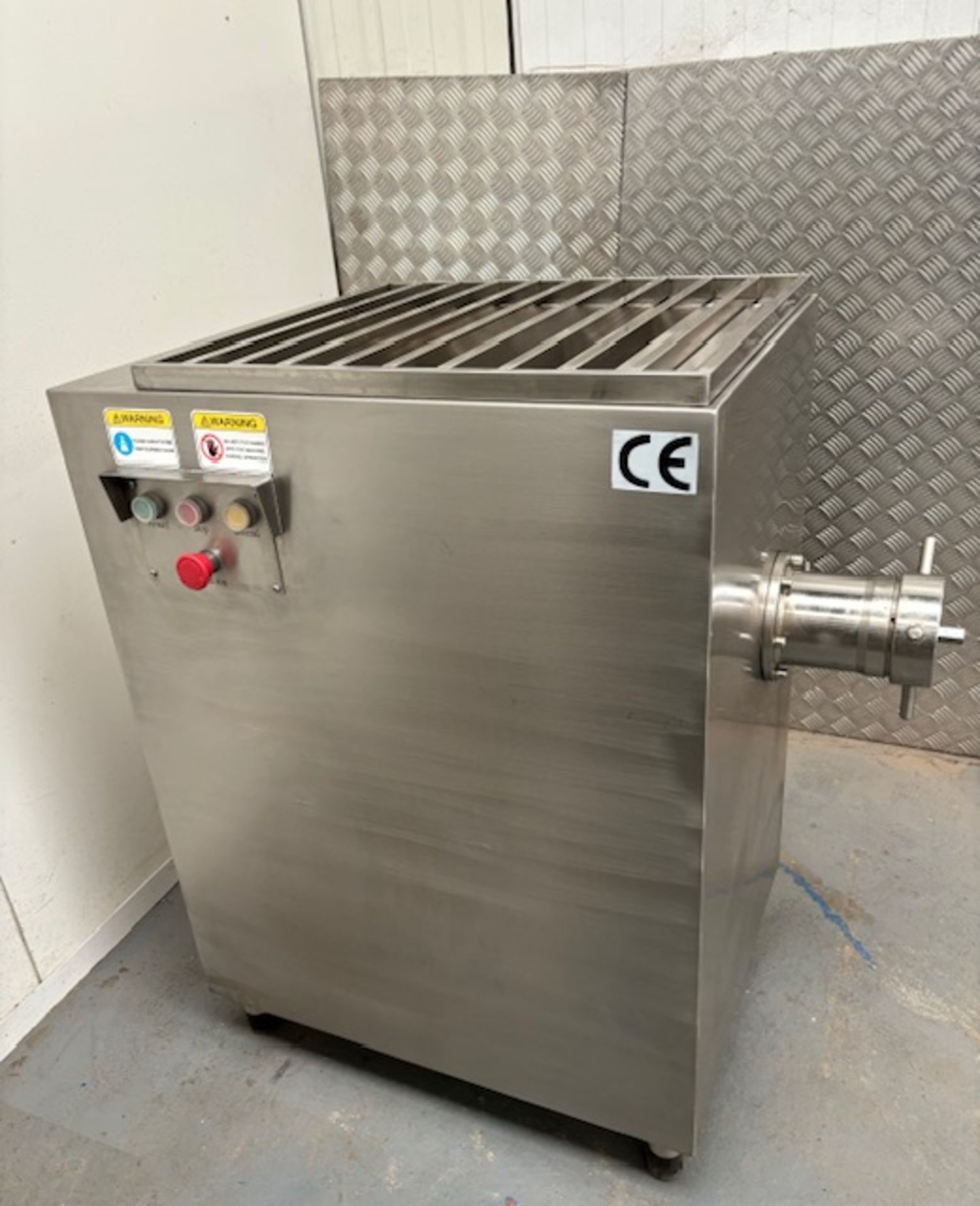 KTC 42 mincer - 100mm head size - CE marked - year 2023 - stainless steel machine - 3 phase - Image 2 of 6