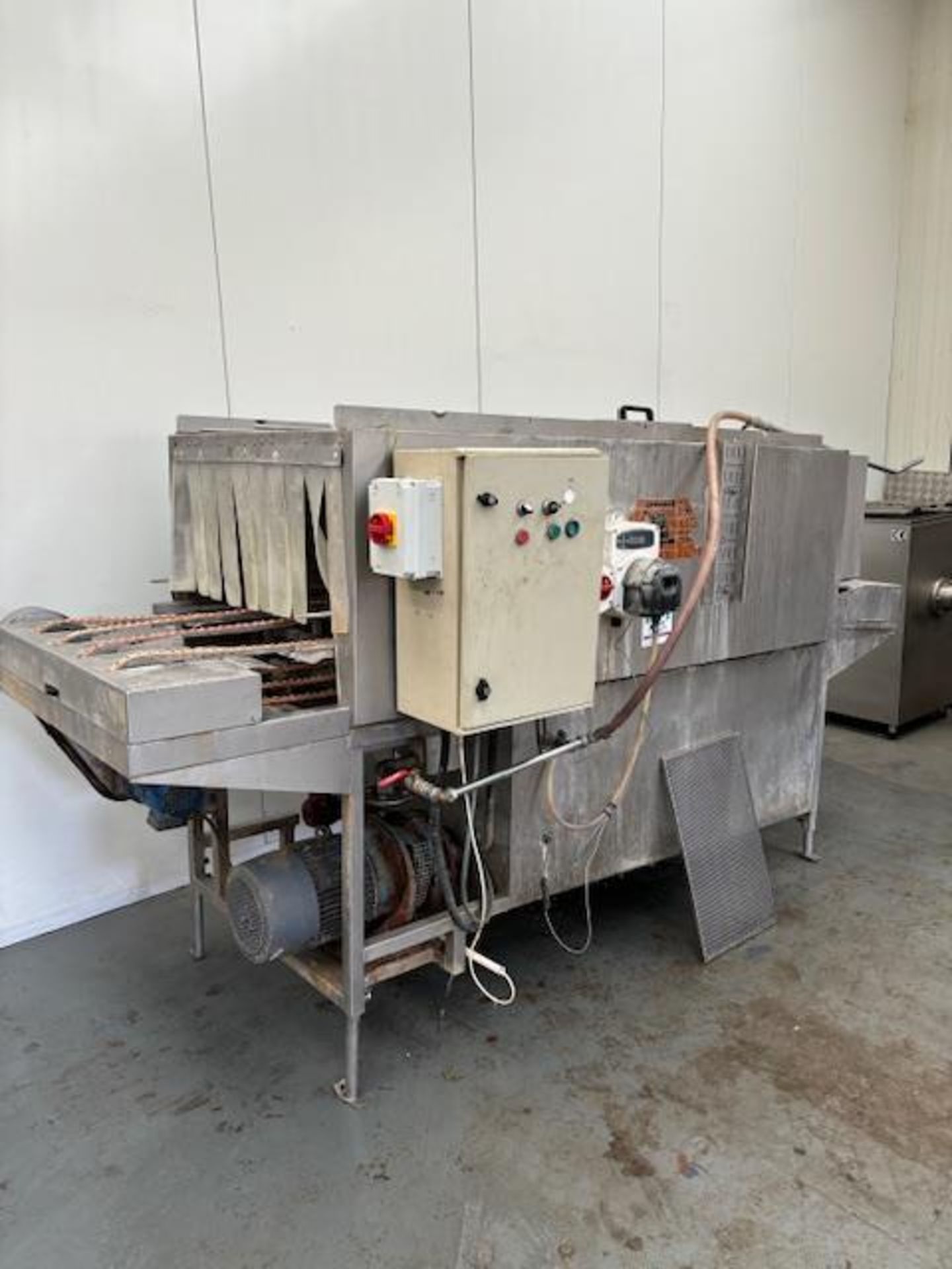 Tray washer with detergent doser - max tray size 85cm W x 45cm H - 3 phase - Image 2 of 2