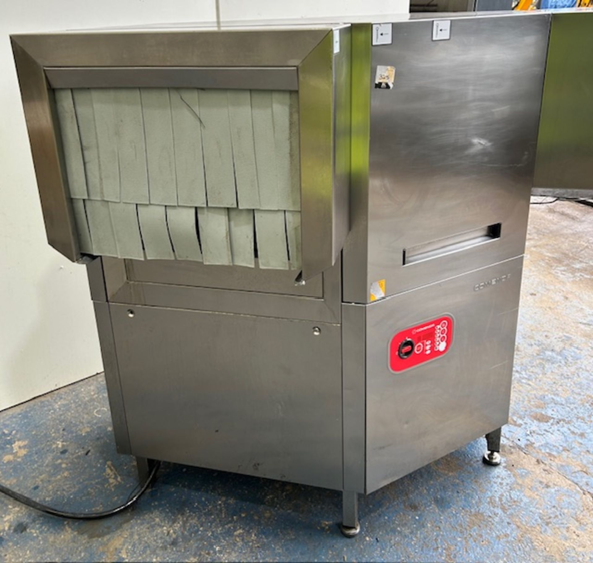 Comenda through feed corner dishwasher - 3 phase - 100cm L x 180cm W x 150cm H - Image 2 of 4