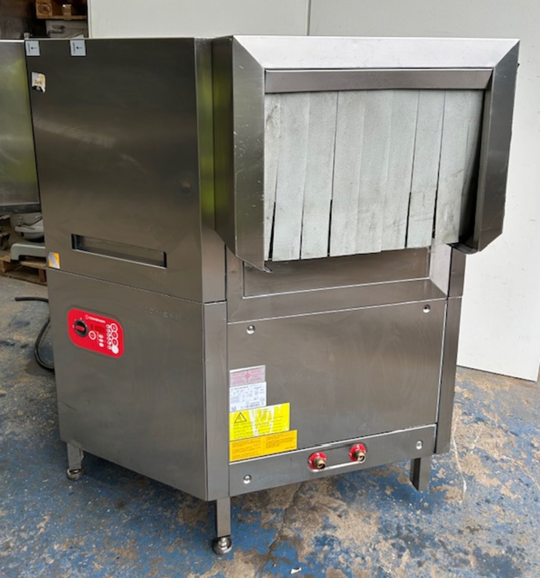 Comenda through feed corner dishwasher - 3 phase - 100cm L x 180cm W x 150cm H - Image 3 of 4