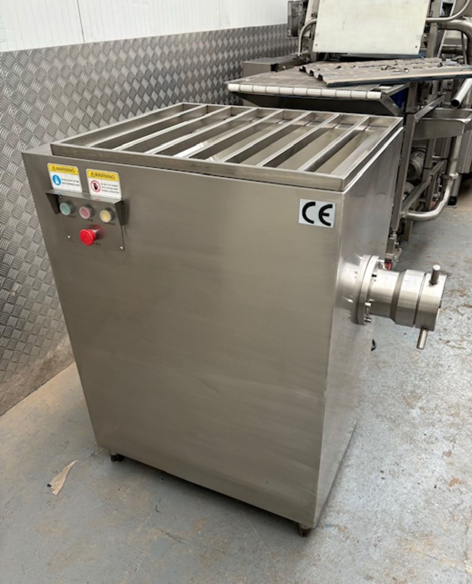 KTC 130 mincer - 130mm head size - 3 phase - year 2024 - 105cm L x 75cm W x 115cm H - Image 2 of 8