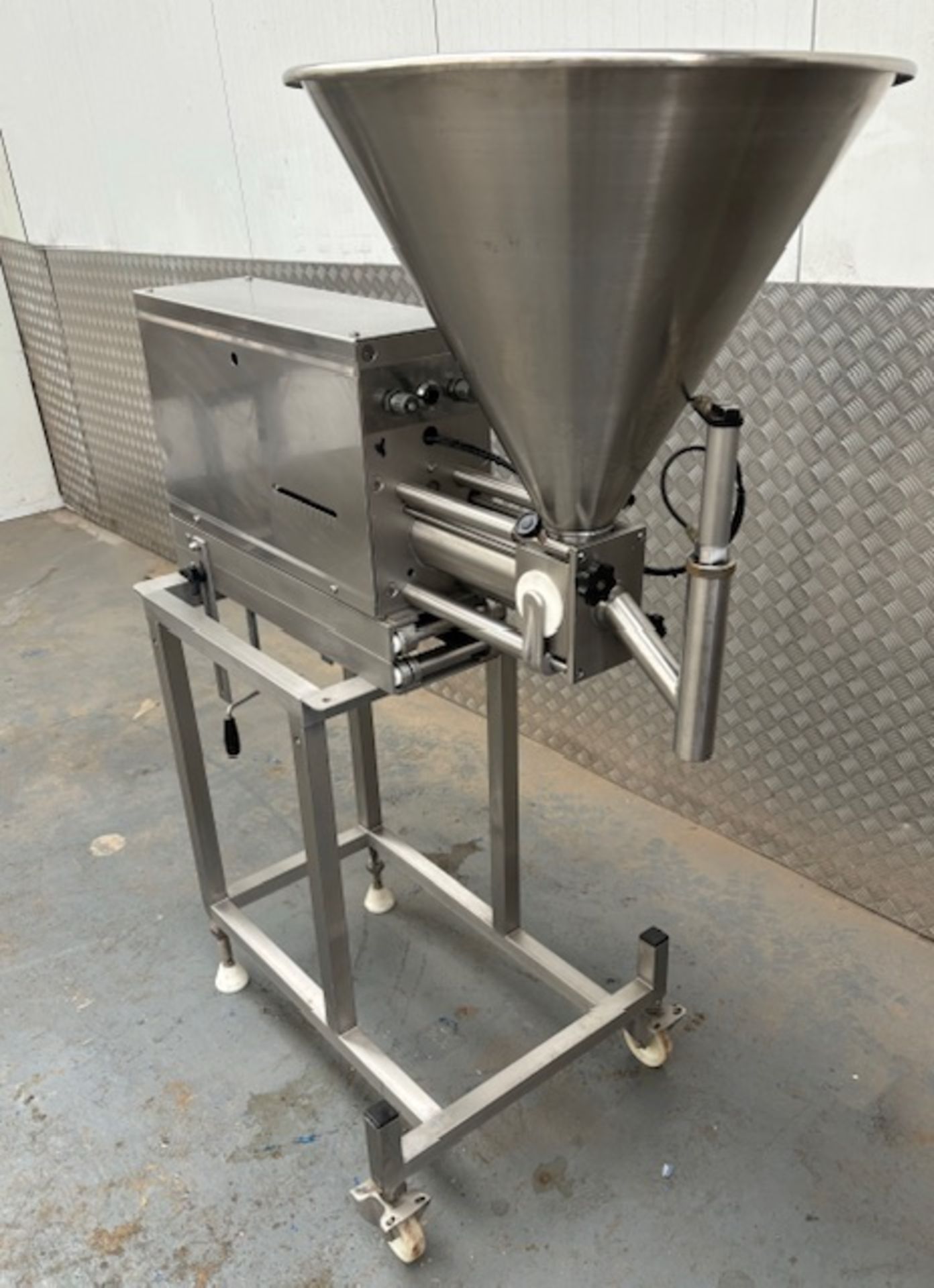 Turbo Tool D90 depositor - air powered - CE marked - 120cm L x 65cm W x 157.5cm H - Image 2 of 6