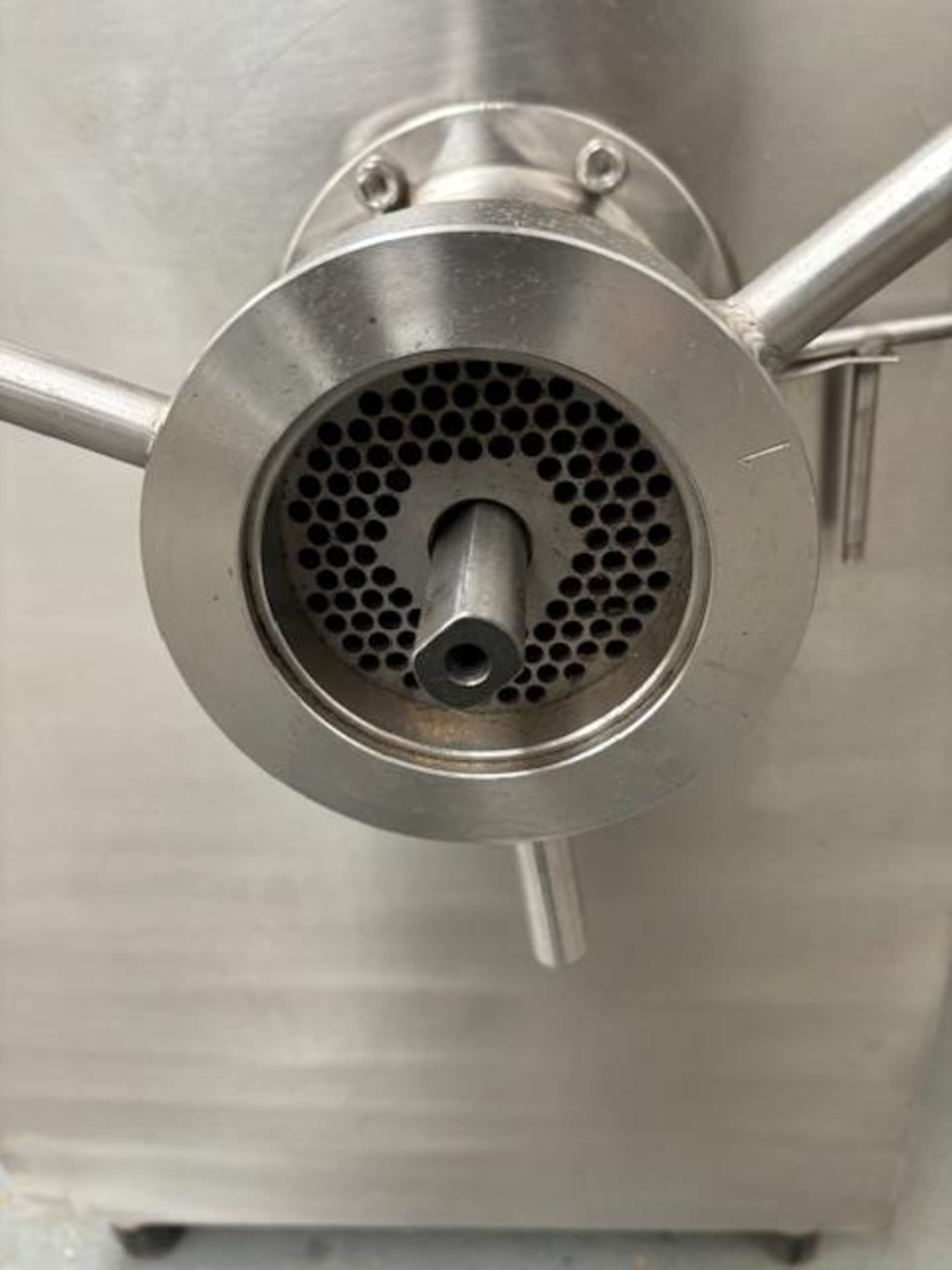 KTC 42 mincer - 100mm head size - CE marked - year 2023 - stainless steel machine - 3 phase - Image 5 of 6