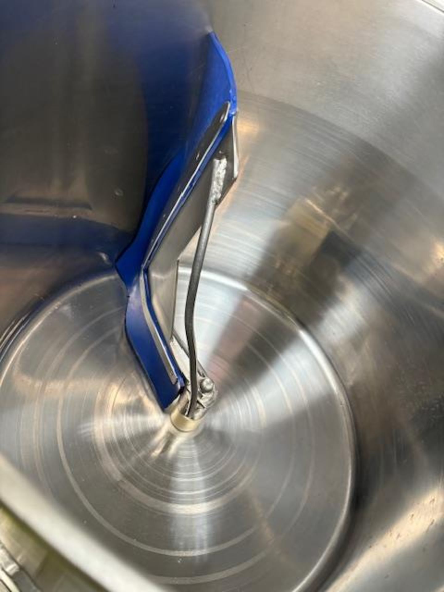 Vakona tipping tumbler with scrape wall stirrer - 3 phase - 55cm L x 95cm W x 155cm H - Image 2 of 3