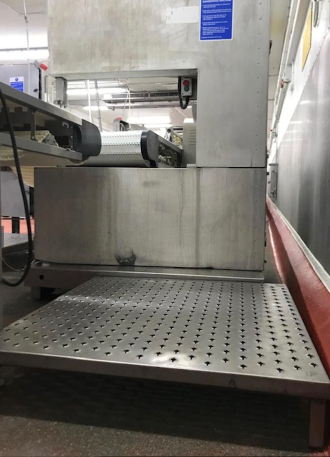 AEW 900 bandsaw - 3 phase - 147.5cm L x 140cm W x 210cm H - Image 2 of 4