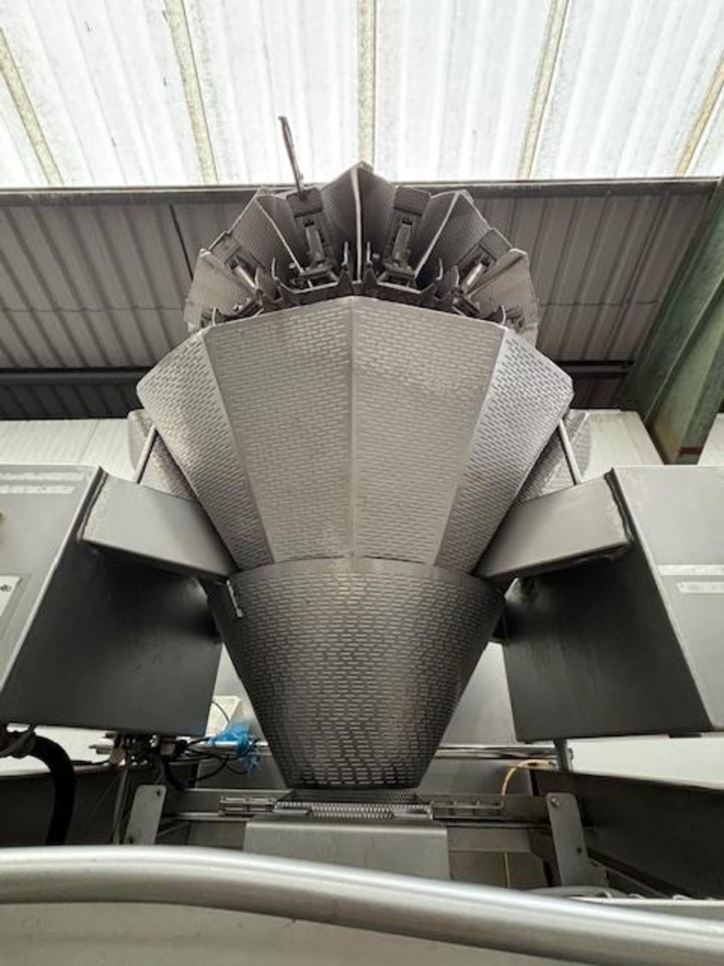 Bilwinko multihead weigher - 14 weight buckets - rise and fall stand - wash trolley - 3 phase - 2004 - Image 4 of 8