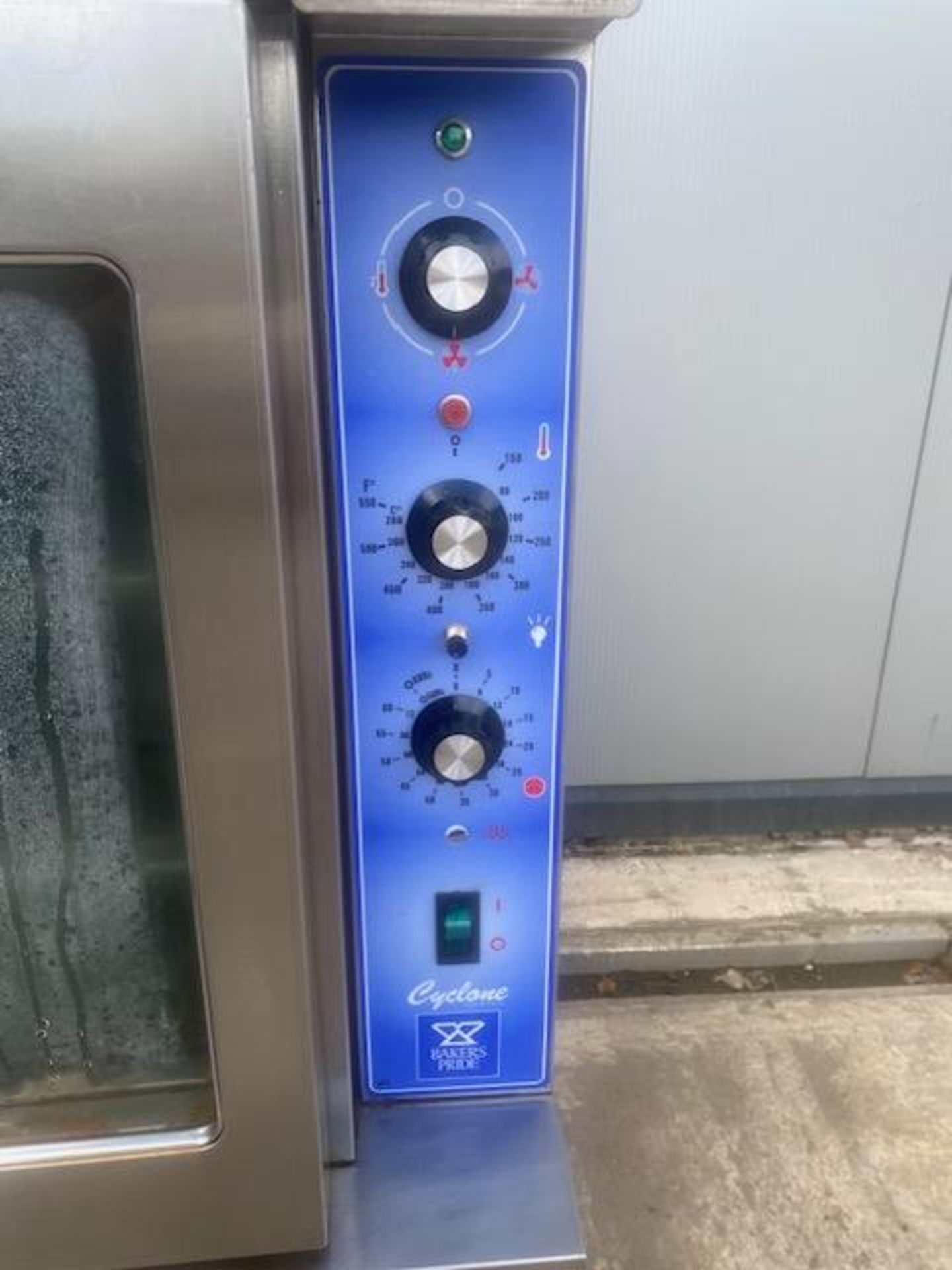 Bakers Pride oven - 3 phase - 100cm L x 105cm W x 150cm H - Image 2 of 4