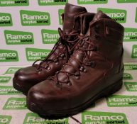 100x pairs of Grade 2 Various combat boots - may include - Magnum, YDS, Haix - mixed sizes