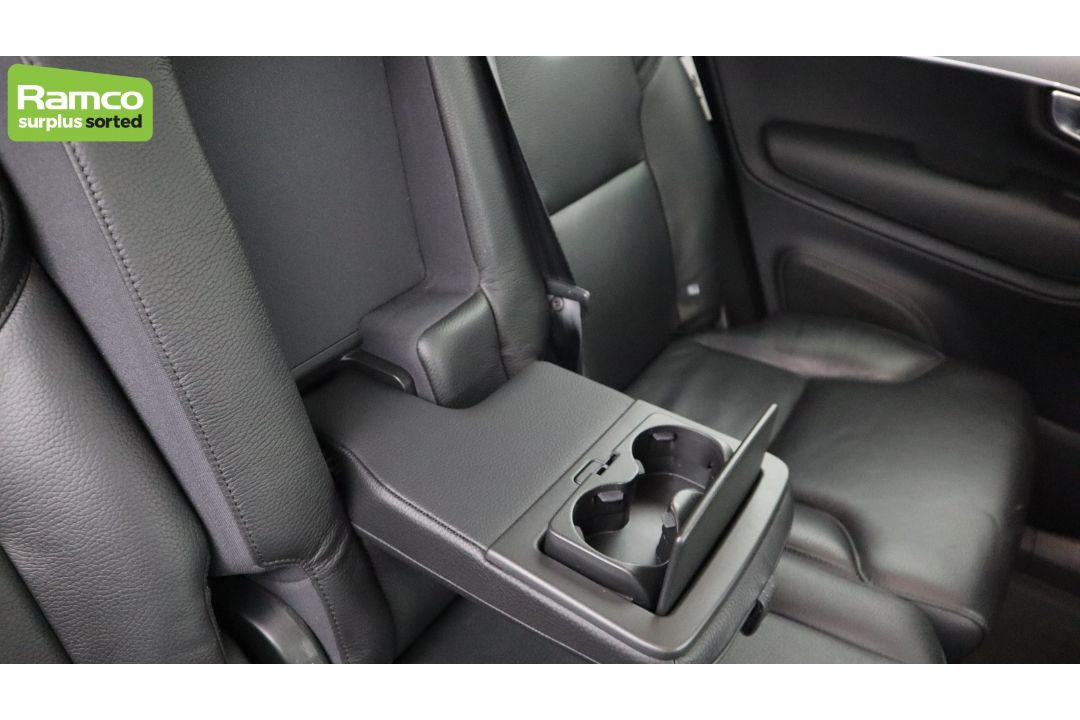 2021 Volvo XC90 Momentum T8 Recharge AWD 2.0L Petrol Hybrid - full details in the description - Image 29 of 61