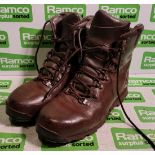 100x pairs of Grade 2 Various combat boots - may include - Magnum, YDS, Haix - mixed sizes