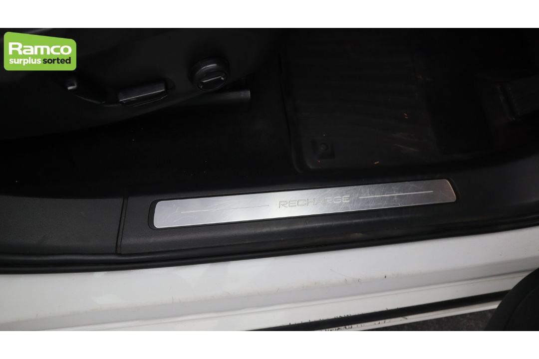 2021 Volvo XC90 Momentum T8 Recharge AWD 2.0L Petrol Hybrid - full details in the description - Image 26 of 61