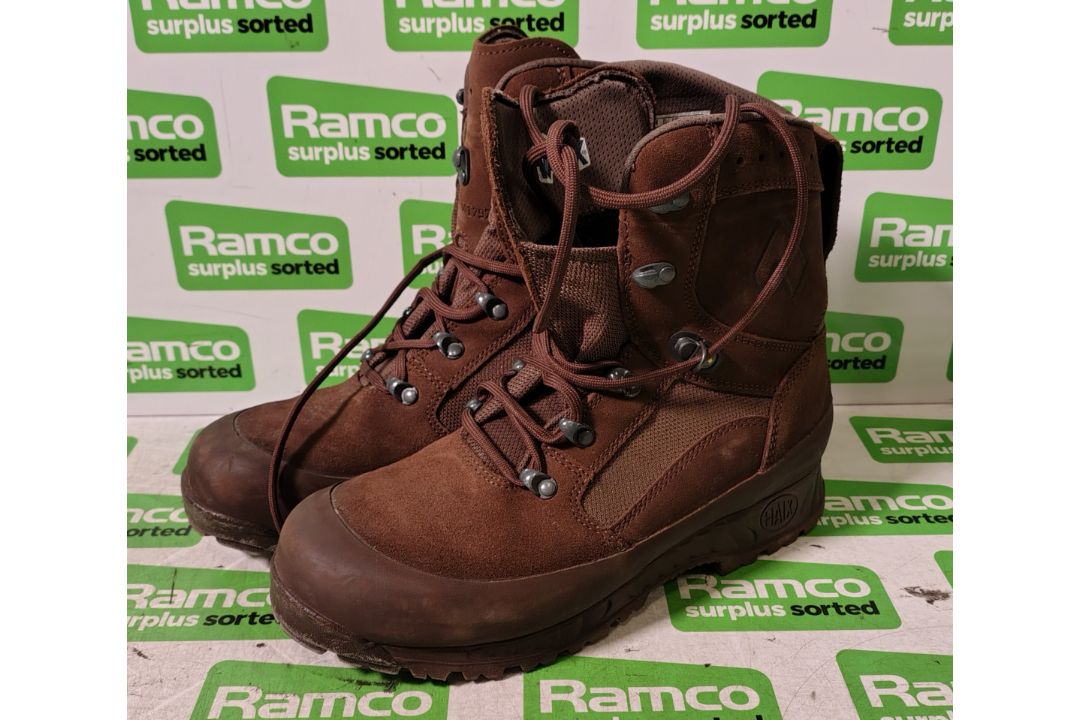 100x pairs of Grade 2 Various combat boots - may include - Magnum, YDS, Haix - mixed sizes - Image 3 of 7