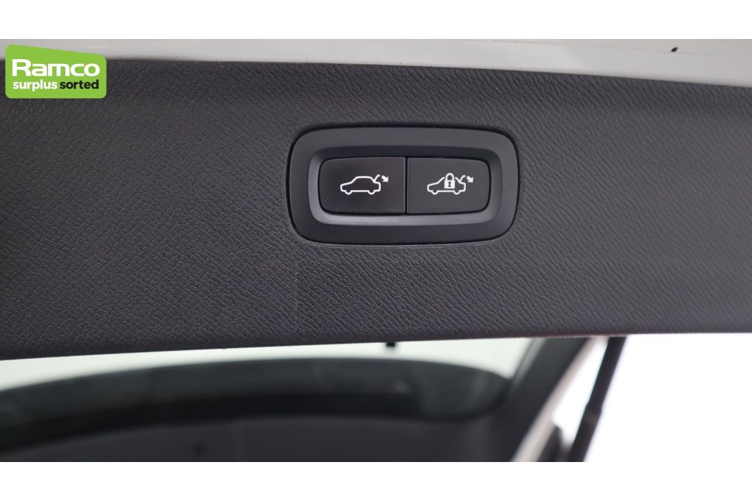 2021 Volvo XC90 Momentum T8 Recharge AWD 2.0L Petrol Hybrid - full details in the description - Image 39 of 61