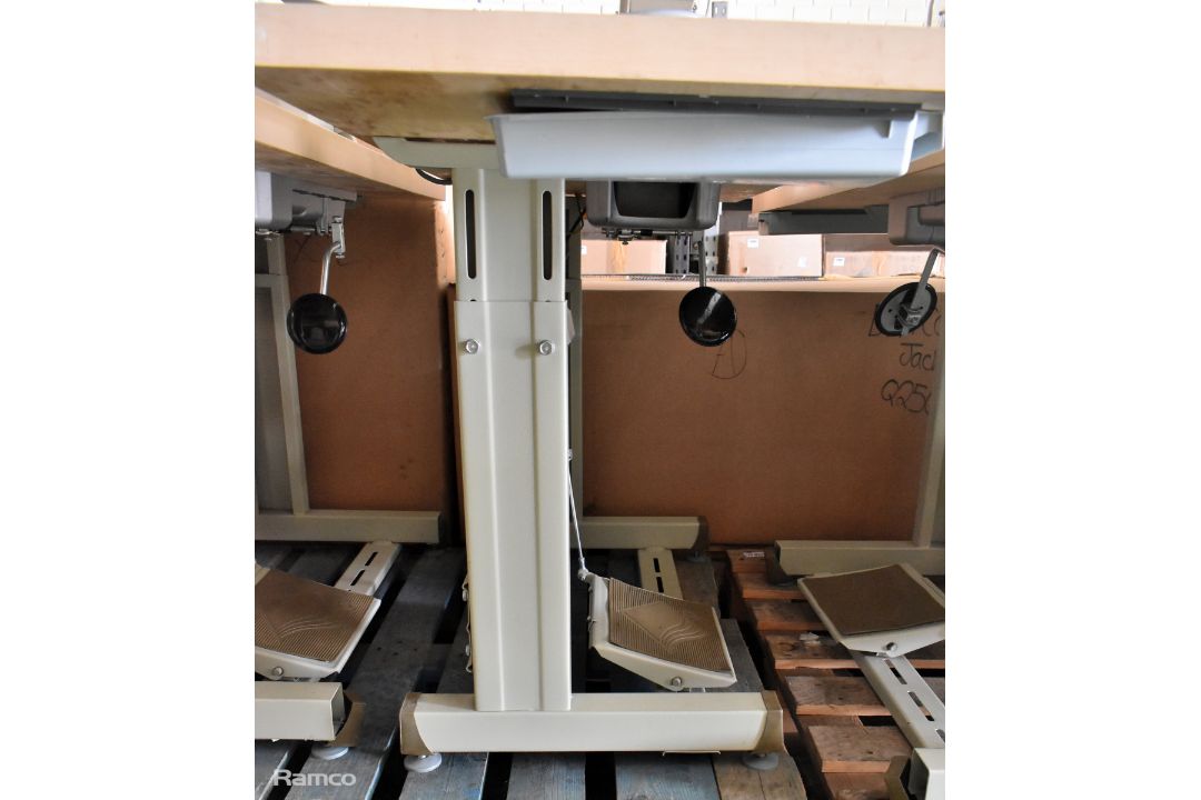 Braithwaite Highlead GC1088-M single needle high speed industrial sewing machine with table - Image 5 of 7