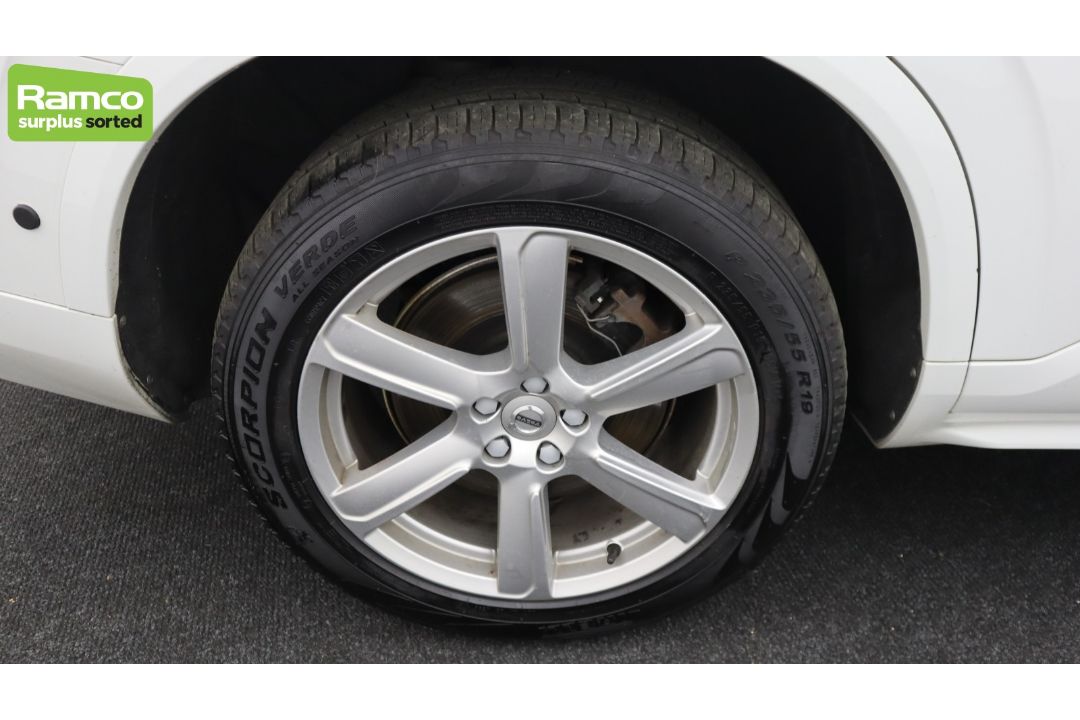 2021 Volvo XC90 Momentum T8 Recharge AWD 2.0L Petrol Hybrid - full details in the description - Image 54 of 61