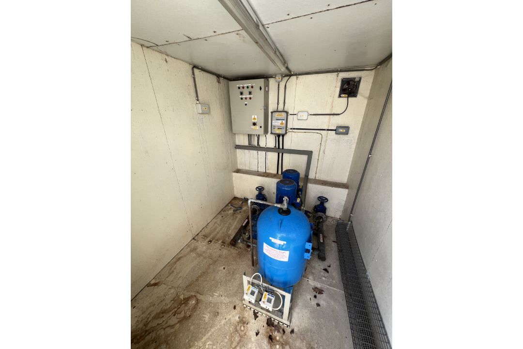 Pump pressurisation unit in modified 10ft ISO container - details in desc. - Image 7 of 12
