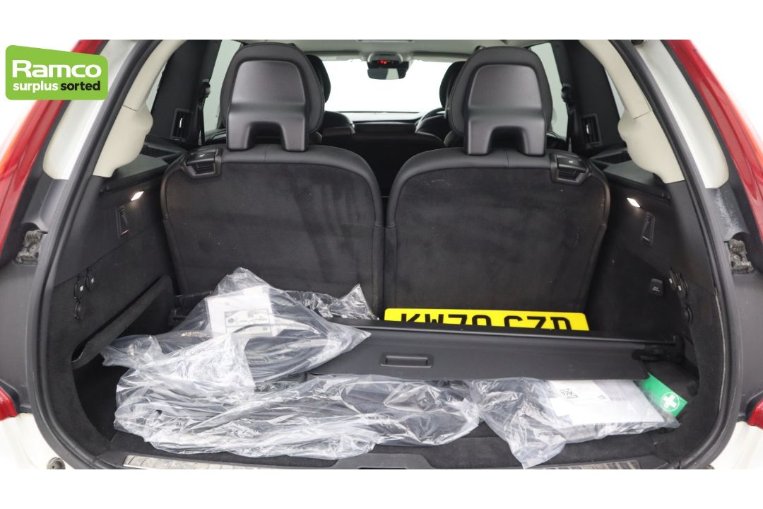 2021 Volvo XC90 Momentum T8 Recharge AWD 2.0L Petrol Hybrid - full details in the description - Image 36 of 61