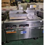 Frymaster FMRE217CSC (SN: 1901NI0026) 3 door stainless steel twin tank quad basket electric fryer