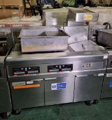 Frymaster FMRE217CSC (SN: 1901NI0026) 3 door stainless steel twin tank quad basket electric fryer