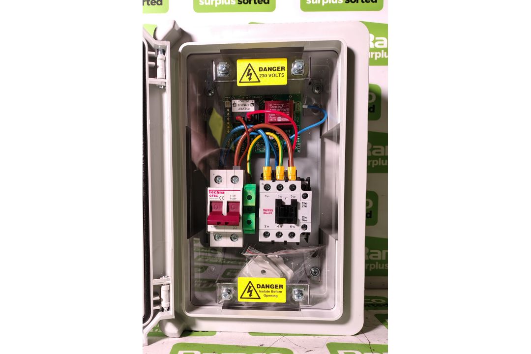 Matt:e IP-EVCP-T single phase EV voltage monitoring and protection unit - W 200 x D 130 x H 300mm - Image 3 of 7