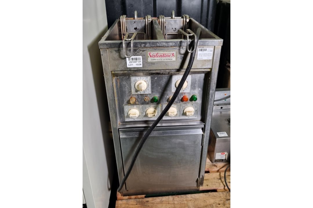 Valentine stainless steel twin tank twin basket electric fryer - W 395 x D 580 x H 850mm - Image 1 of 3