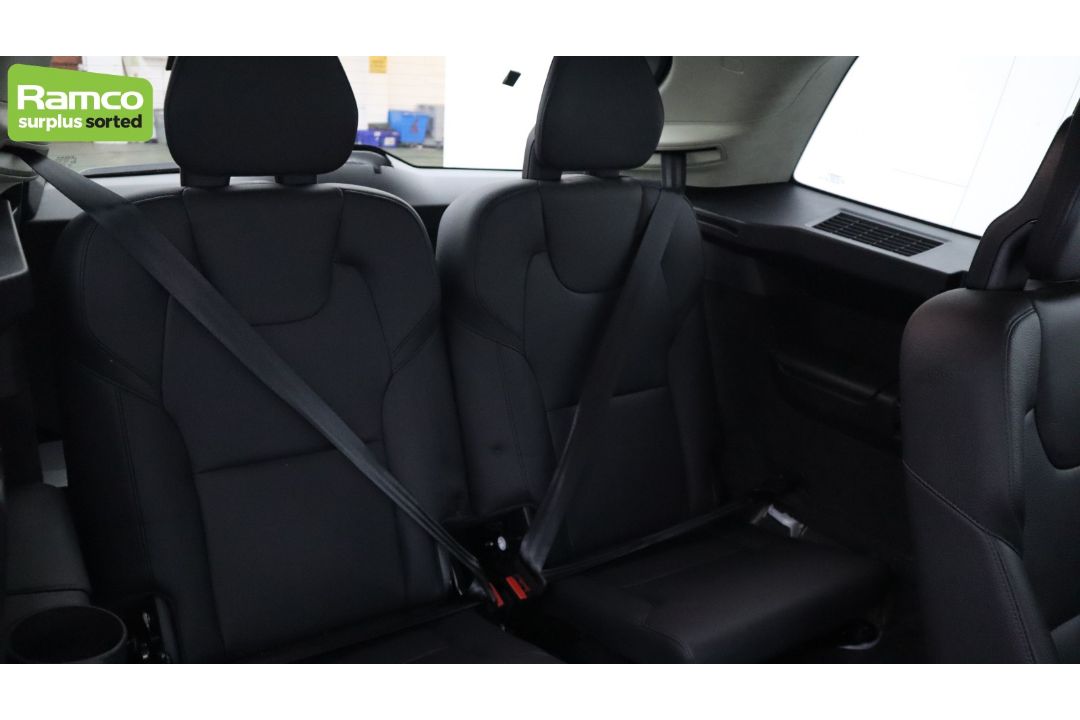2021 Volvo XC90 Momentum T8 Recharge AWD 2.0L Petrol Hybrid - full details in the description - Image 32 of 61