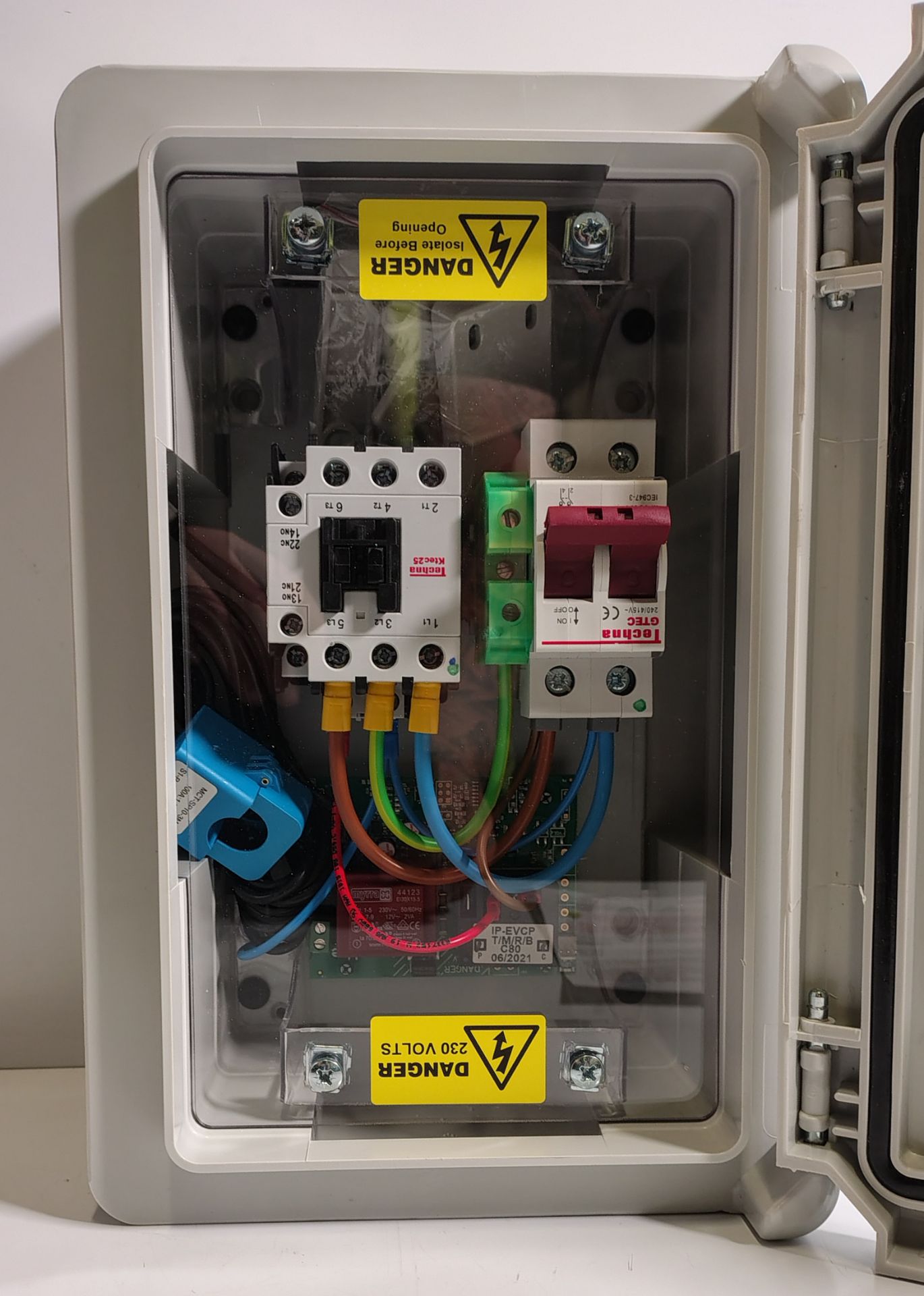 Matt:e IP-EVCP-TC80 single phase EV voltage monitoring and protection unit - W 200 x D 130 x H 300mm - Image 3 of 8