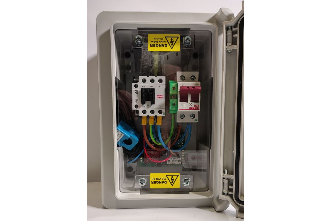 Matt:e IP-EVCP-TC80 single phase EV voltage monitoring and protection unit - W 200 x D 130 x H 300mm - Image 3 of 8
