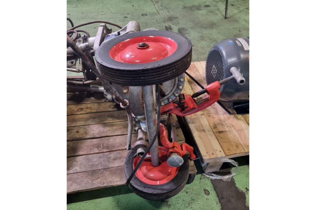 Ridgid 300 floor standing pipe threader - W 520 x D 800 x H 1430mm - 70kg - Image 4 of 6