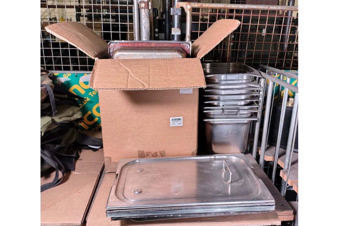 Stainless steel gastronorm trays and lids - Various sizes and styles - Image 1 of 5
