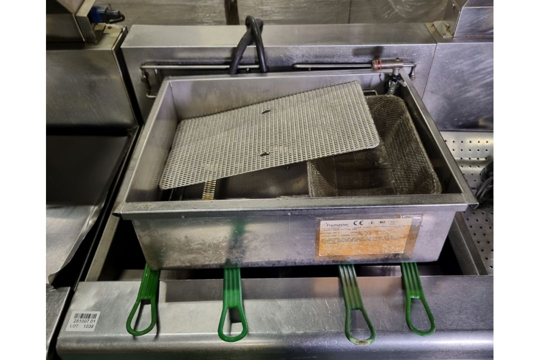 Frymaster FMRE217CSD (SN: 1504NI0016) 3 door stainless steel twin tank quad basket electric fryer - Image 3 of 5