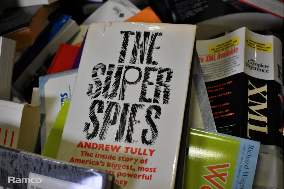 Pallet of mixed genre books - approx. weight: 290kg - Image 2 of 5